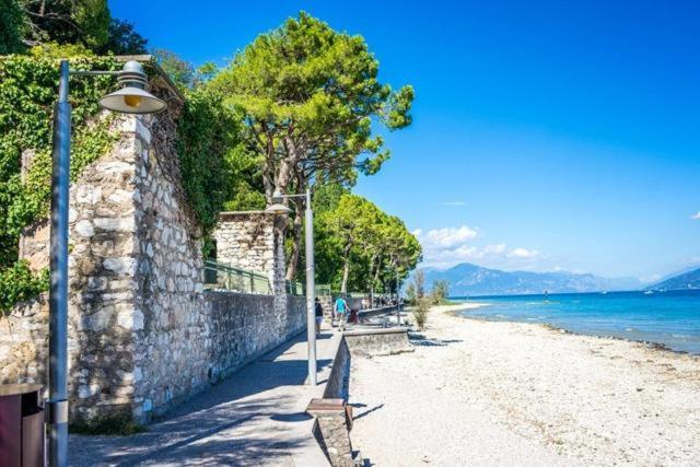 Perla Top Floor Apartment Sirmione Dış mekan fotoğraf